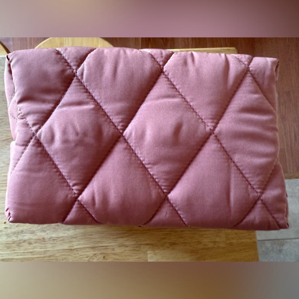 ❤️ 3/$25 Ulta Mauve Pink Quilted Cosmetics Bag